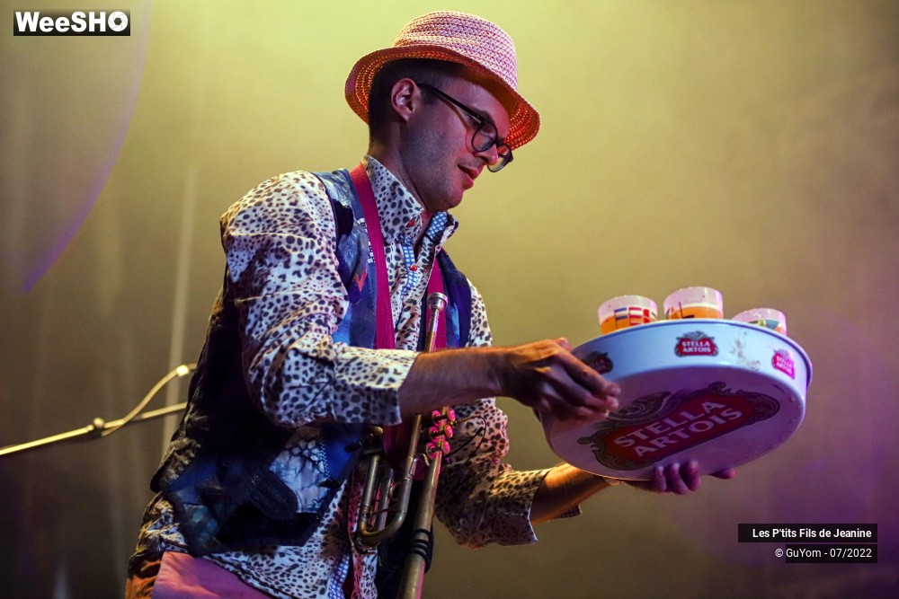 26/84 photos du spectacle Les P'tits Fils de Jeanine