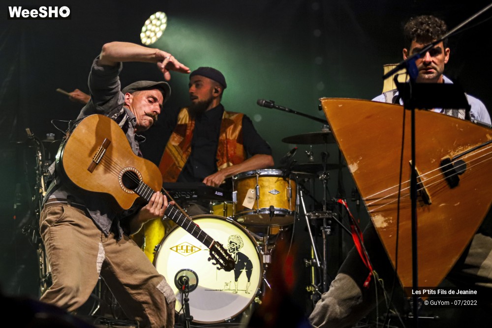 28/84 photos du spectacle Les P'tits Fils de Jeanine