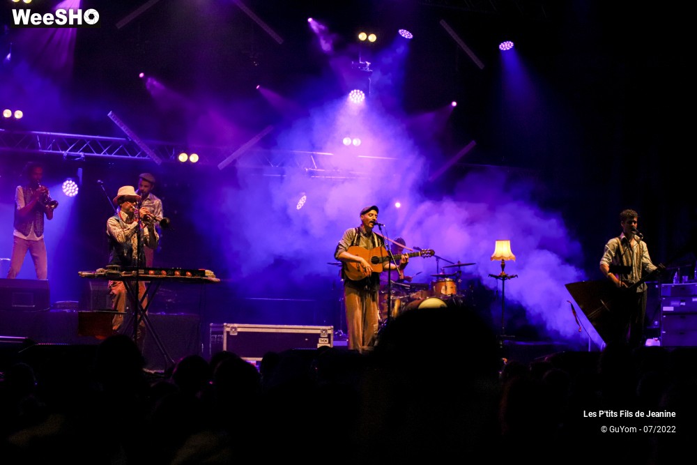 30/84 photos du spectacle Les P'tits Fils de Jeanine