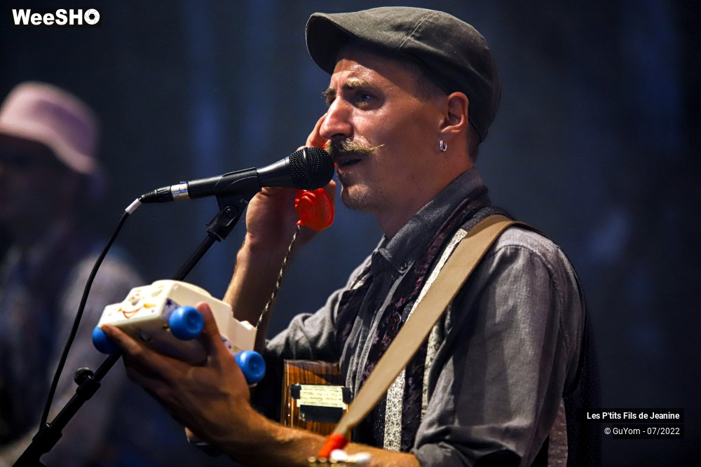 33/84 photos du spectacle Les P'tits Fils de Jeanine