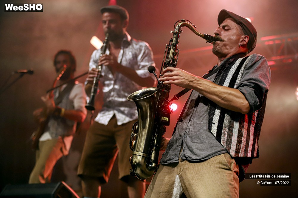 36/84 photos du spectacle Les P'tits Fils de Jeanine