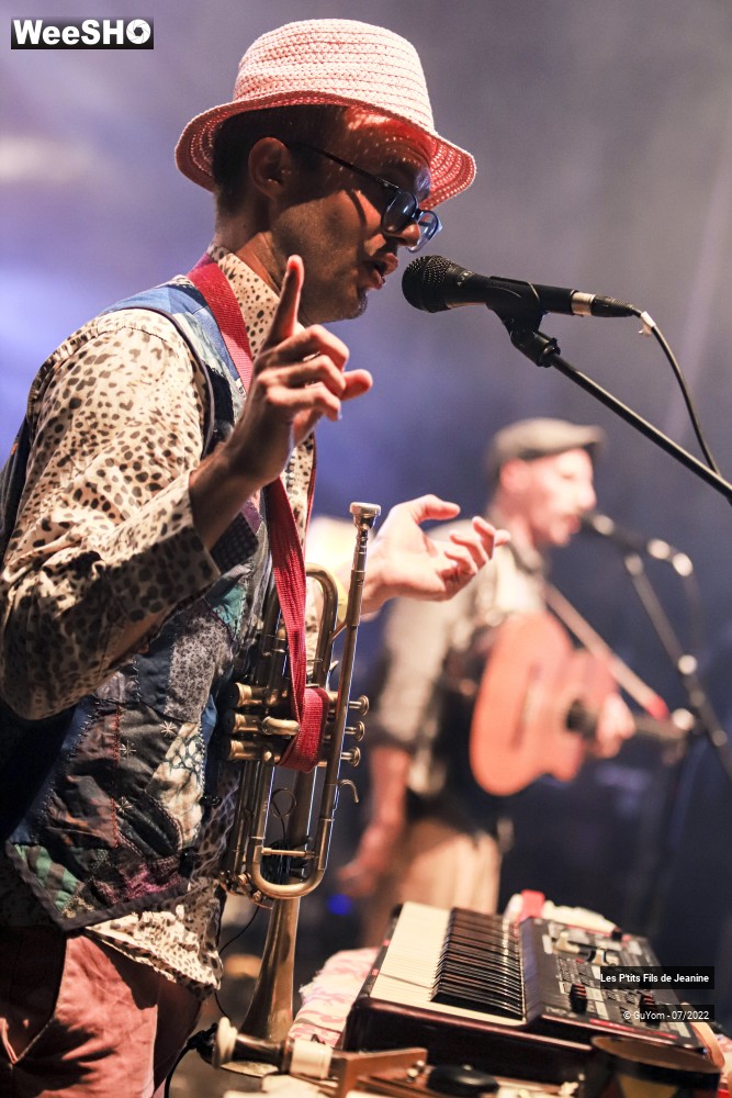 44/84 photos du spectacle Les P'tits Fils de Jeanine