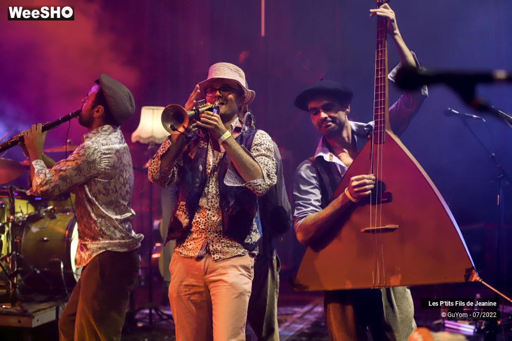 45/84 photos du spectacle Les P'tits Fils de Jeanine