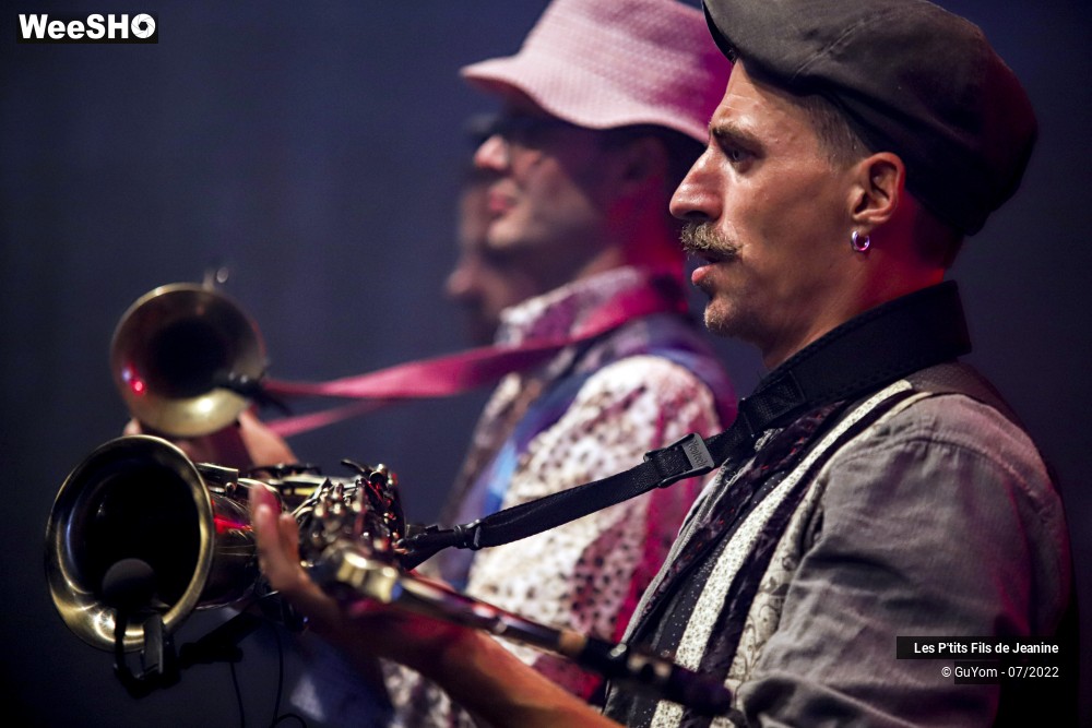 50/84 photos du spectacle Les P'tits Fils de Jeanine