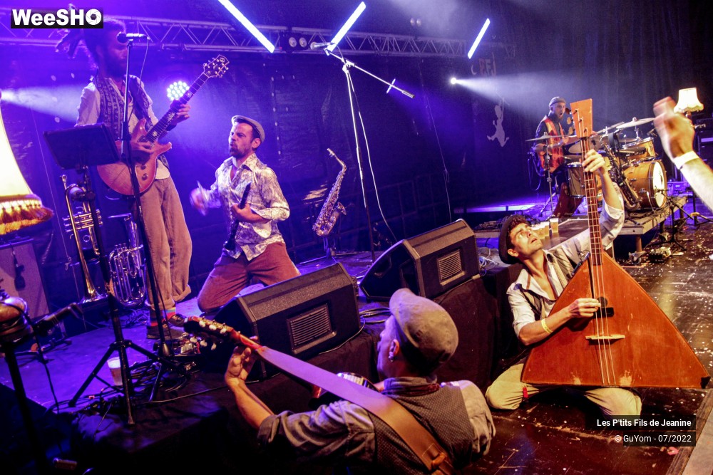 54/84 photos du spectacle Les P'tits Fils de Jeanine