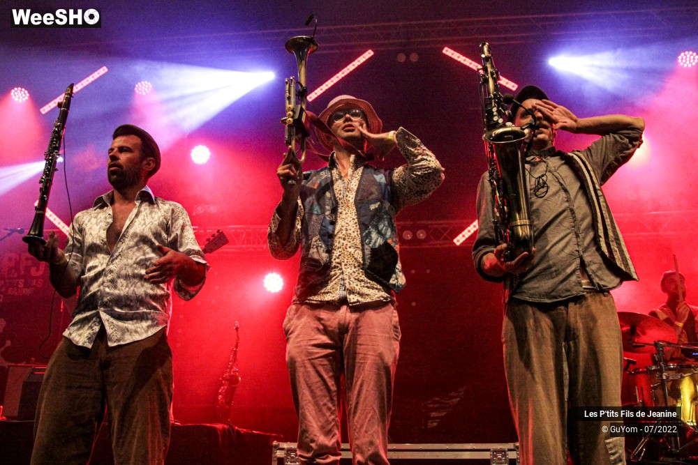 67/84 photos du spectacle Les P'tits Fils de Jeanine