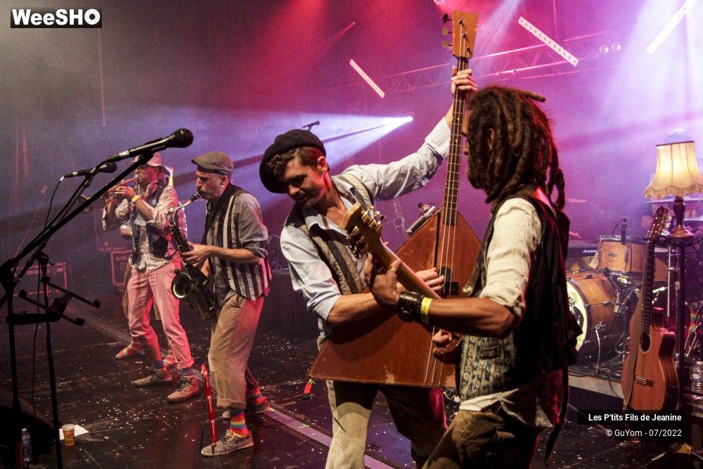 69/84 photos du spectacle Les P'tits Fils de Jeanine