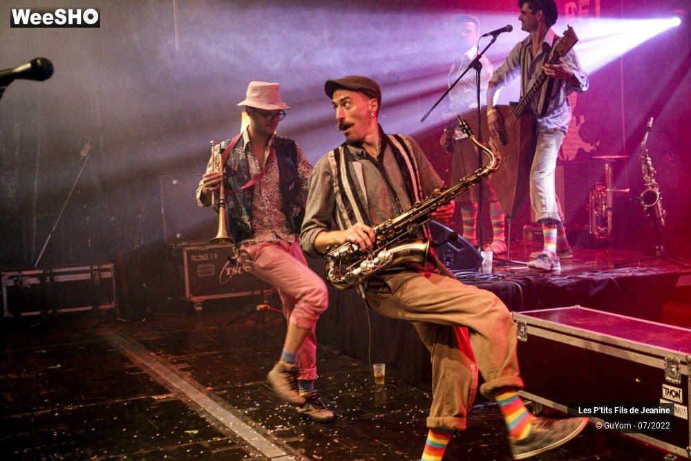 71/84 photos du spectacle Les P'tits Fils de Jeanine