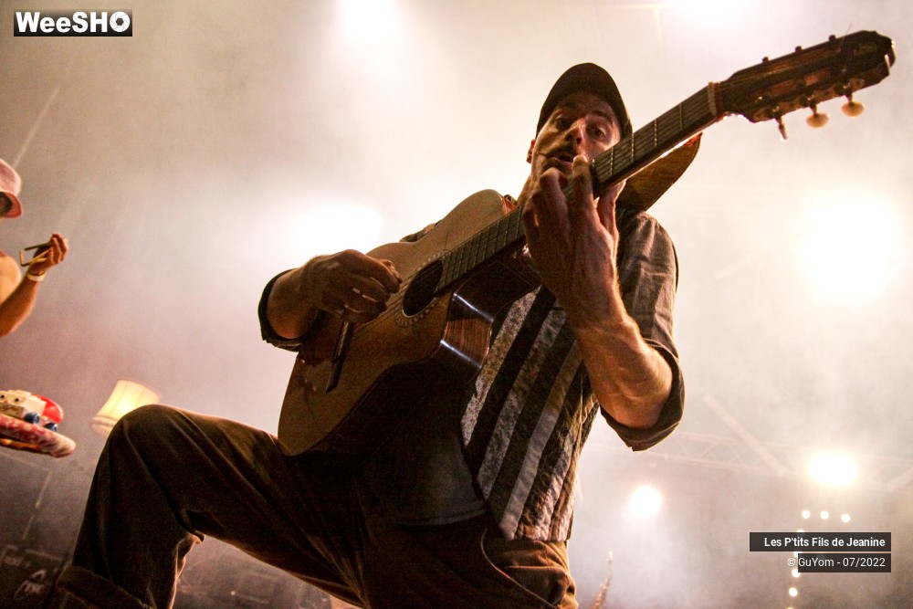 78/84 photos du spectacle Les P'tits Fils de Jeanine