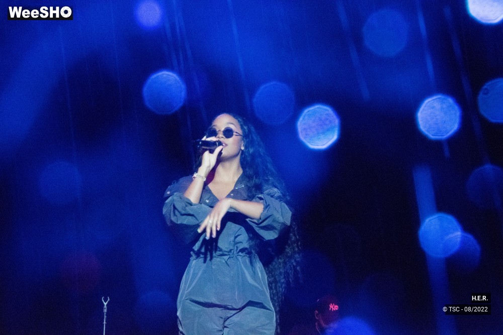 6/7 photos du spectacle H.E.R.