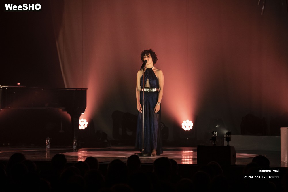 16/20 photos du spectacle Barbara Pravi