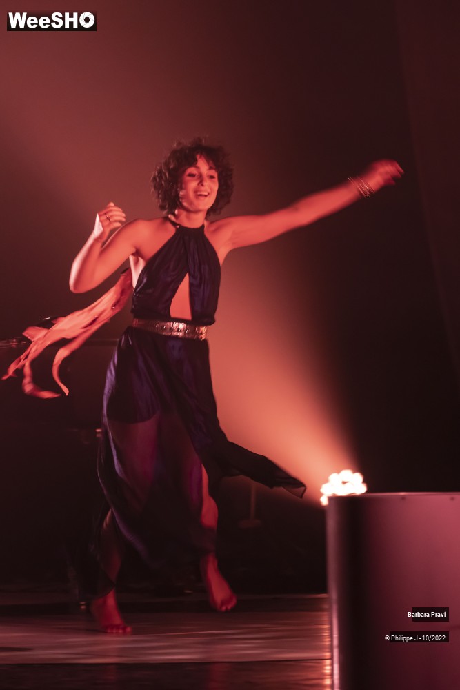 18/20 photos du spectacle Barbara Pravi