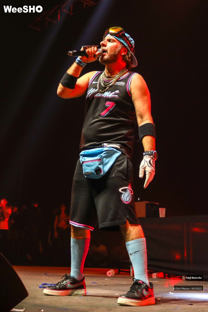 34/89 photos du spectacle Fatal Bazooka