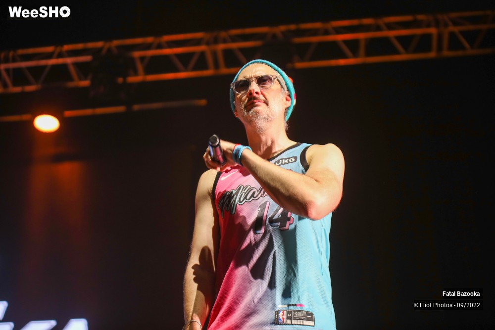 54/89 photos du spectacle Fatal Bazooka