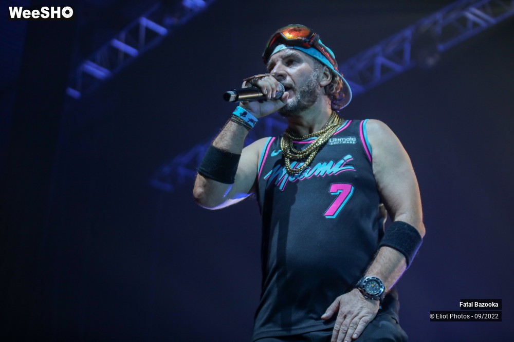 74/89 photos du spectacle Fatal Bazooka