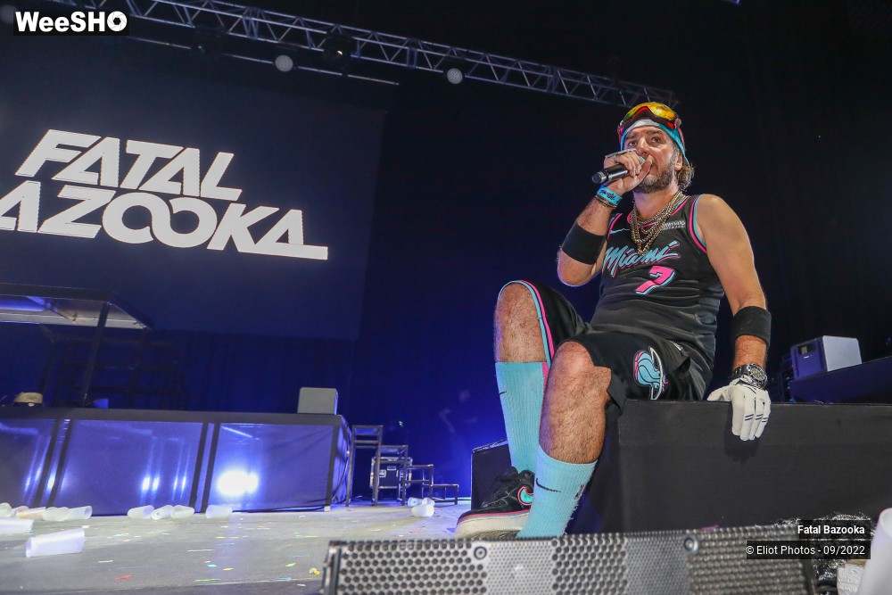 80/89 photos du spectacle Fatal Bazooka