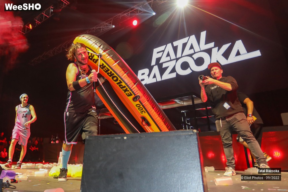 82/89 photos du spectacle Fatal Bazooka