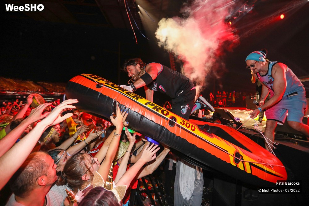 84/89 photos du spectacle Fatal Bazooka