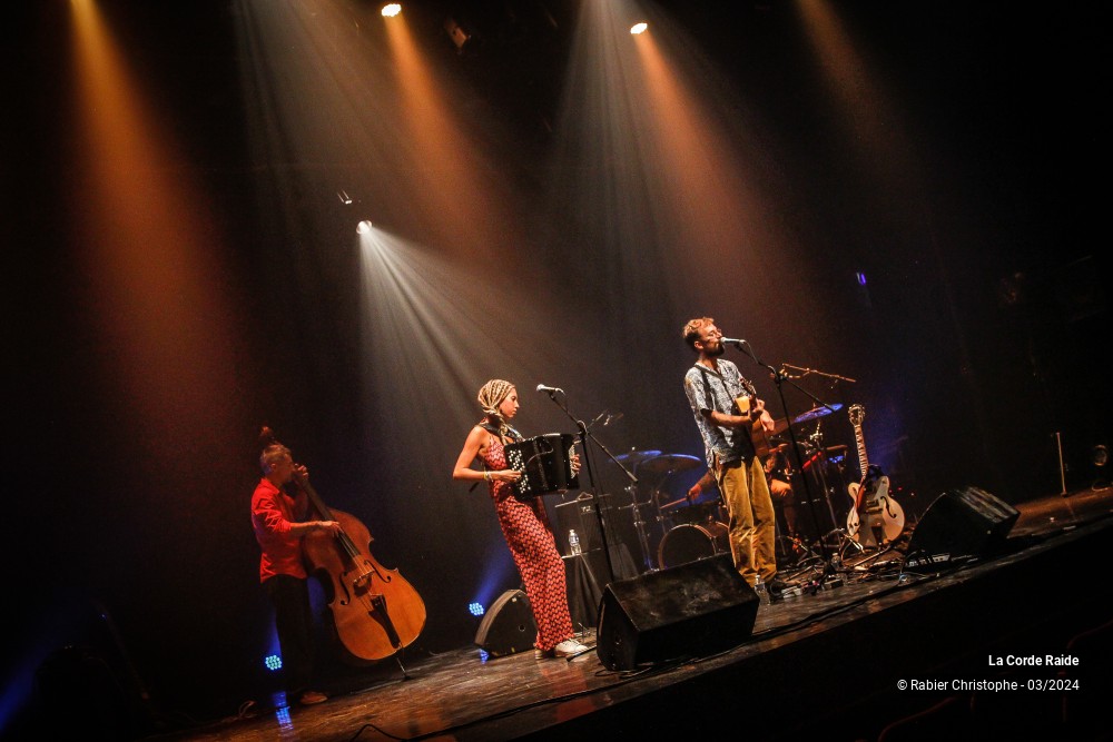 2/44 photos du spectacle La Corde Raide