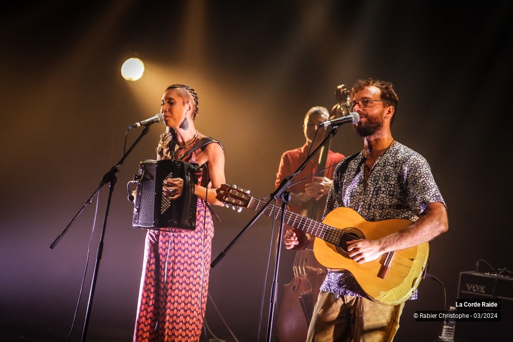 9/44 photos du spectacle La Corde Raide