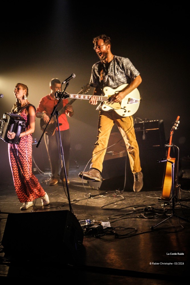 11/44 photos du spectacle La Corde Raide