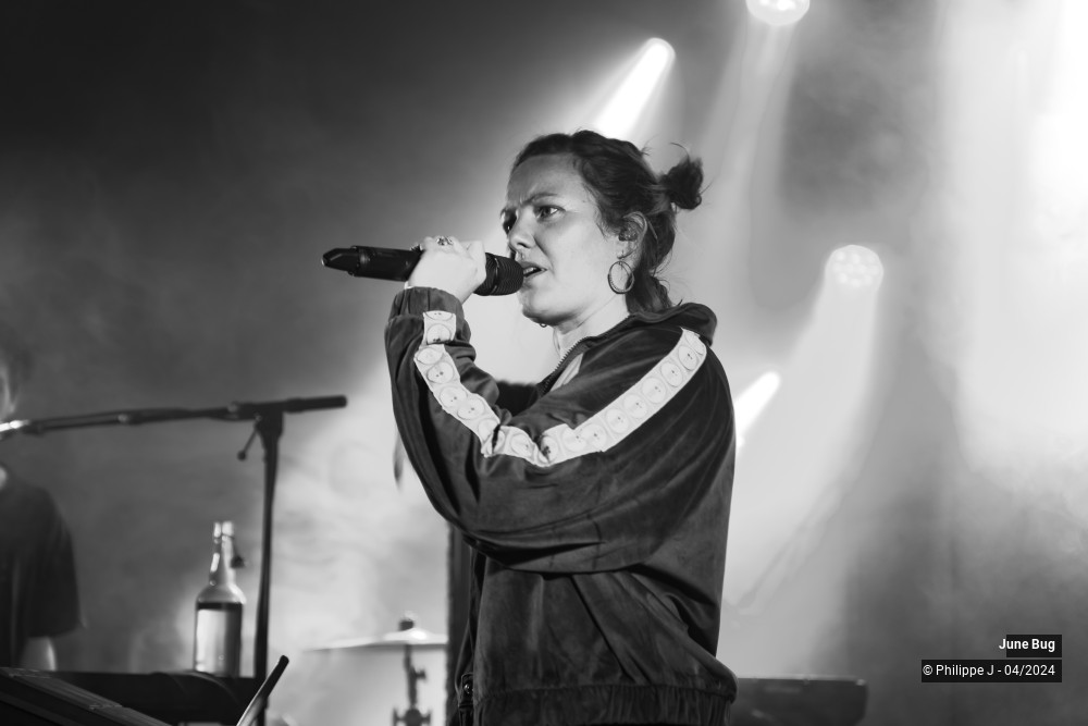 3/9 photos du spectacle June Bug