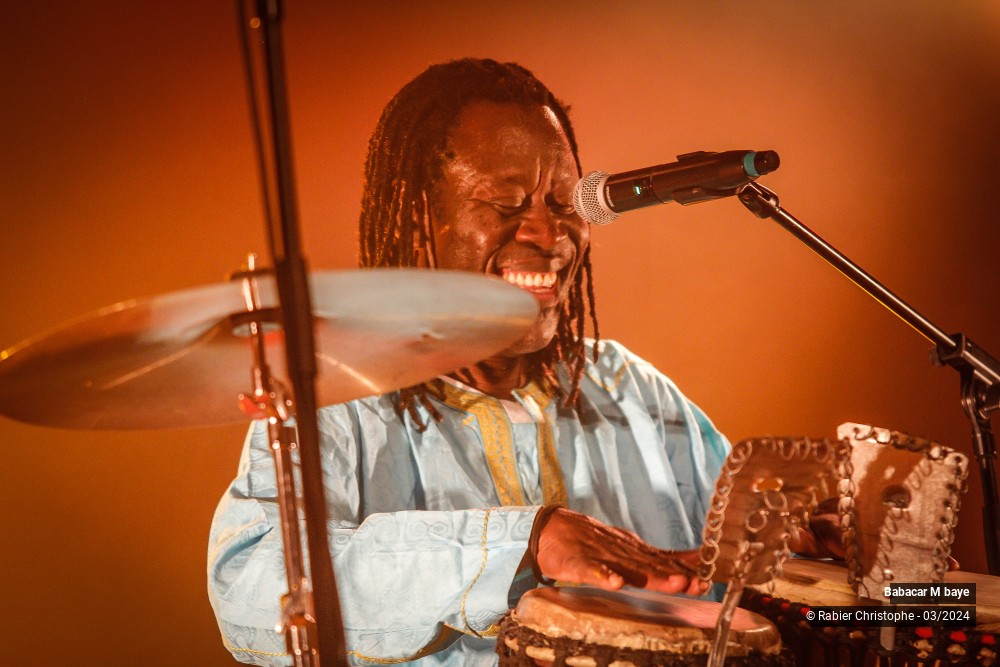14/27 photos du spectacle Babacar Mbaye