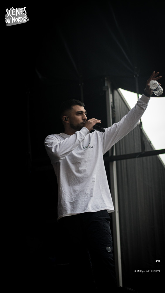 2/16 photos du spectacle ZKR sur la place de Roubaix