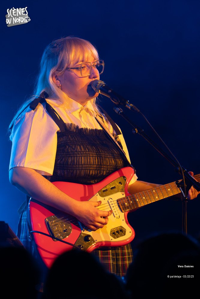 7/9 photos du spectacle Vera Daisies