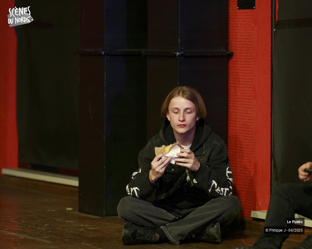 12/35 photos du spectacle FurioUs CirKus III Le Public