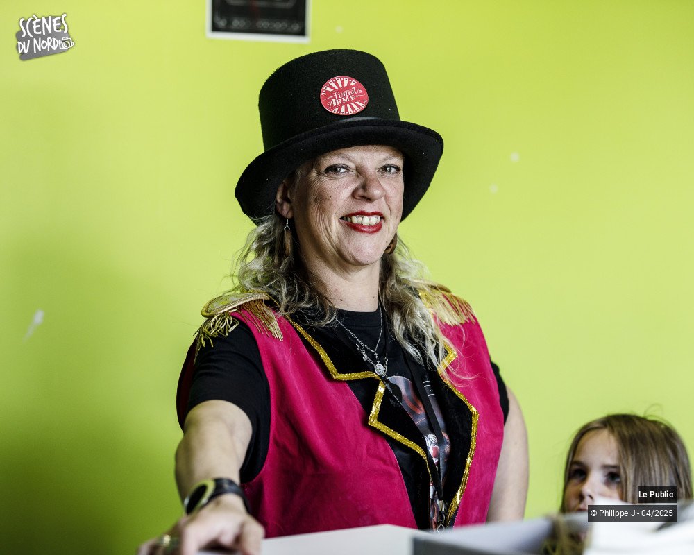 32/35 photos du spectacle FurioUs CirKus III Le Public