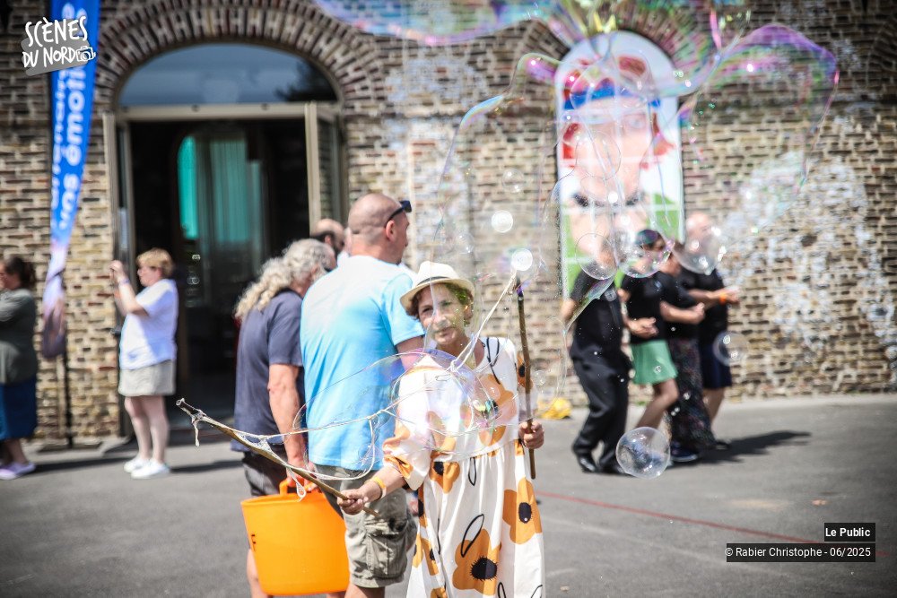 15/20 photos du spectacle Ambiance au festival les agités du mélange 2025