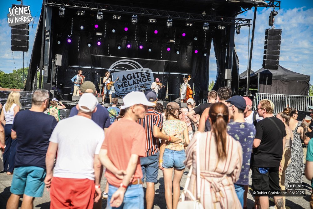 17/20 photos du spectacle Ambiance au festival les agités du mélange 2025
