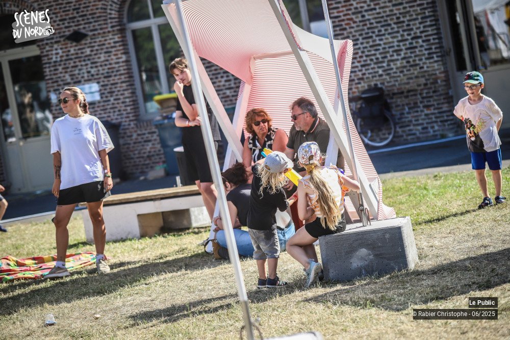 18/20 photos du spectacle Ambiance au festival les agités du mélange 2025
