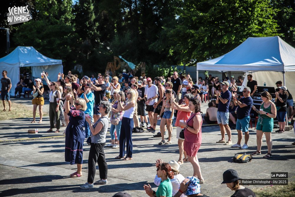 19/20 photos du spectacle Ambiance au festival les agités du mélange 2025