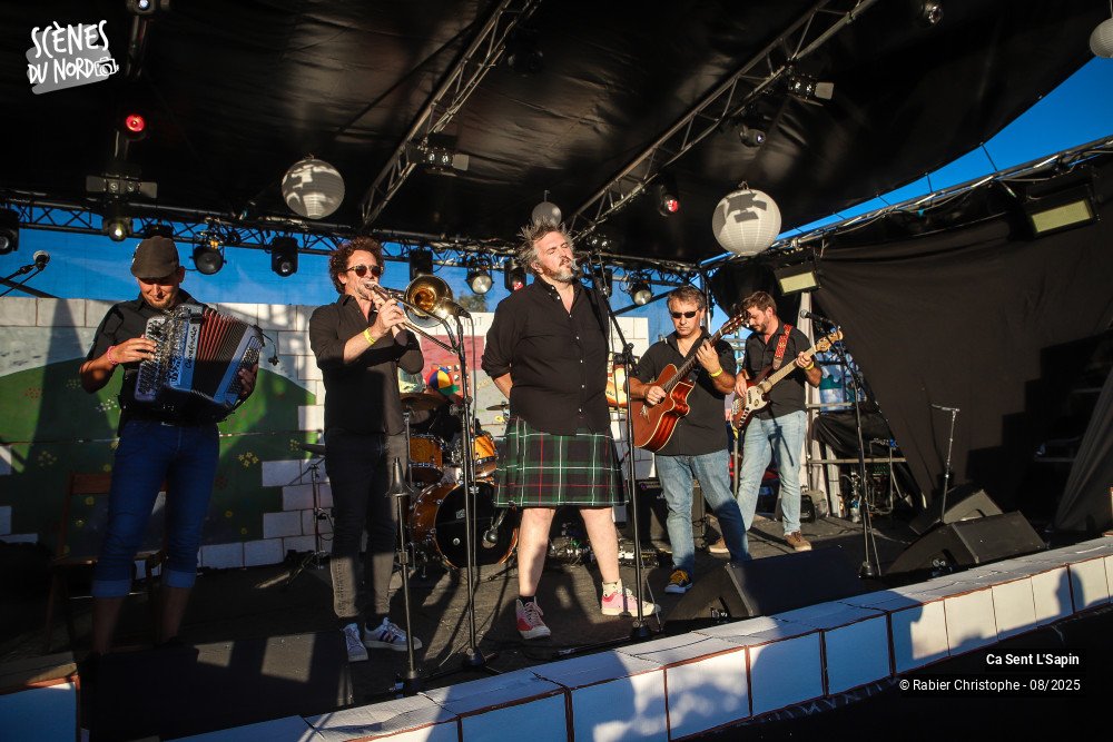 16/20 photos du spectacle Ca sent l'sapin