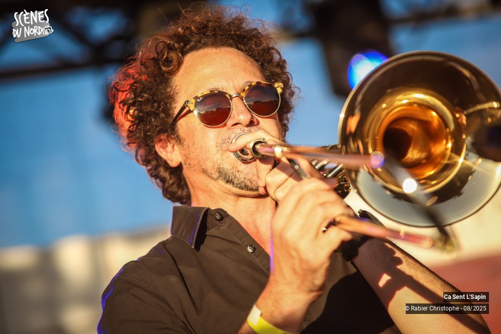 18/20 photos du spectacle Ca sent l'sapin