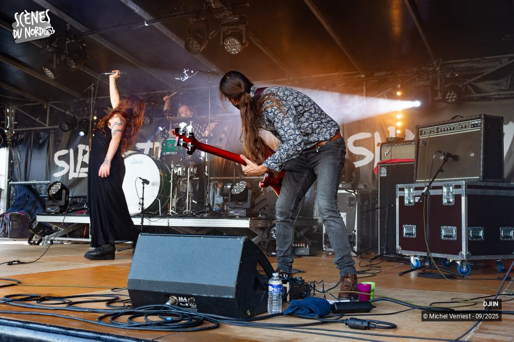 4/20 photos du spectacle DJIIN au Slbfest 2025