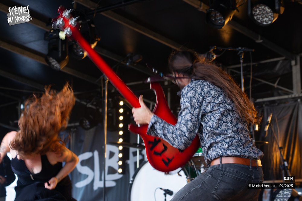 18/20 photos du spectacle DJIIN au Slbfest 2025