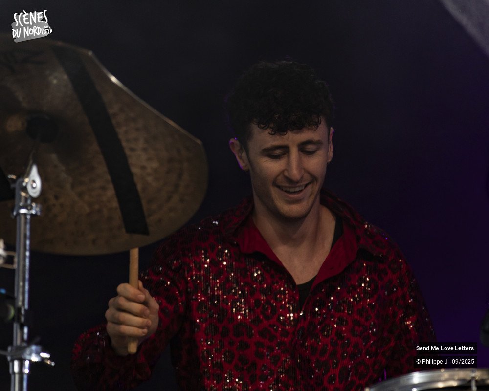 4/8 photos du spectacle Send Me Love Letters