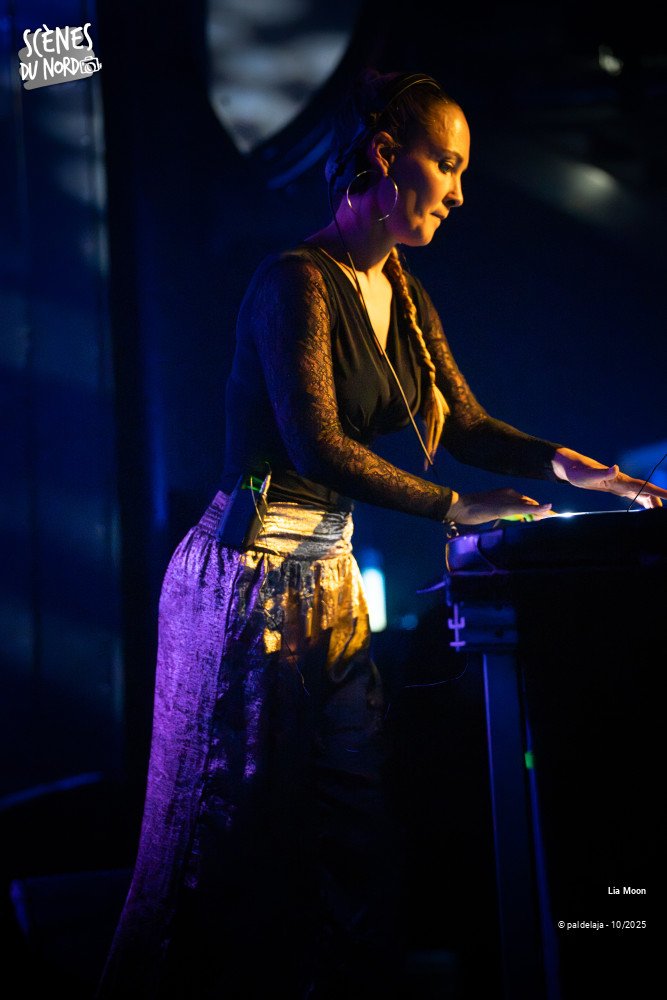 16/18 photos du spectacle Lia Moon