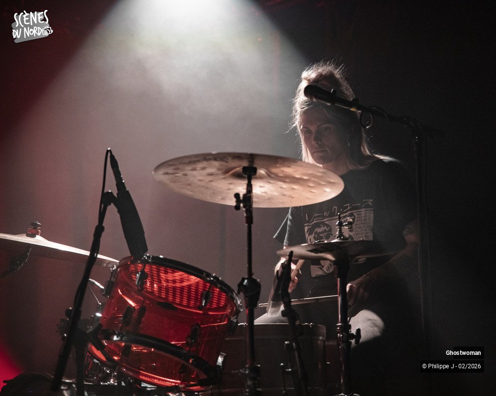 3/8 photos du spectacle Ghostwoman
