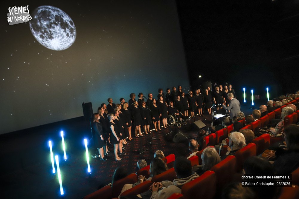 6/20 photos du spectacle Le choeur de Femmes L - L se projette