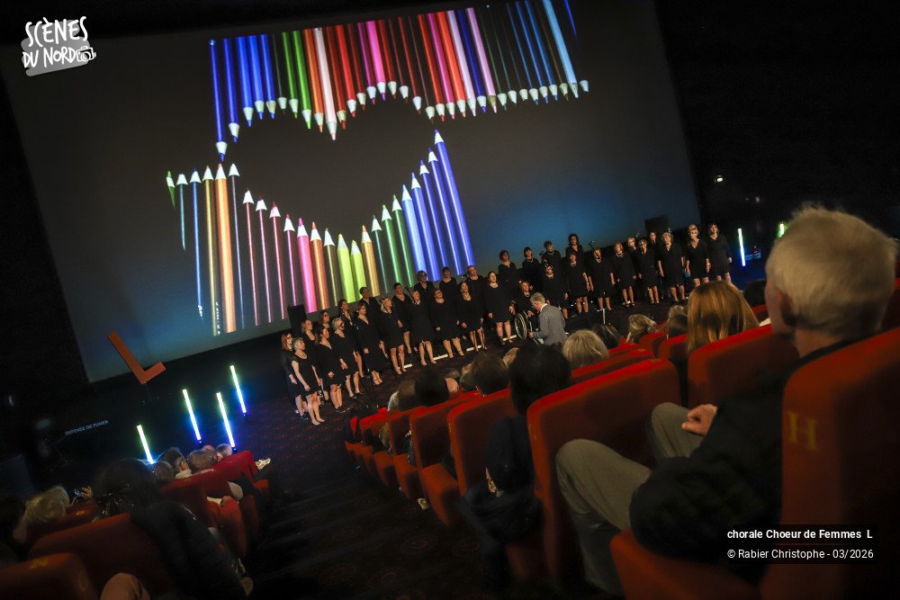 13/20 photos du spectacle Le choeur de Femmes L - L se projette