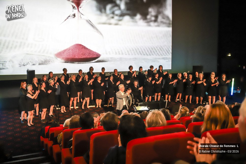 14/20 photos du spectacle Le choeur de Femmes L - L se projette