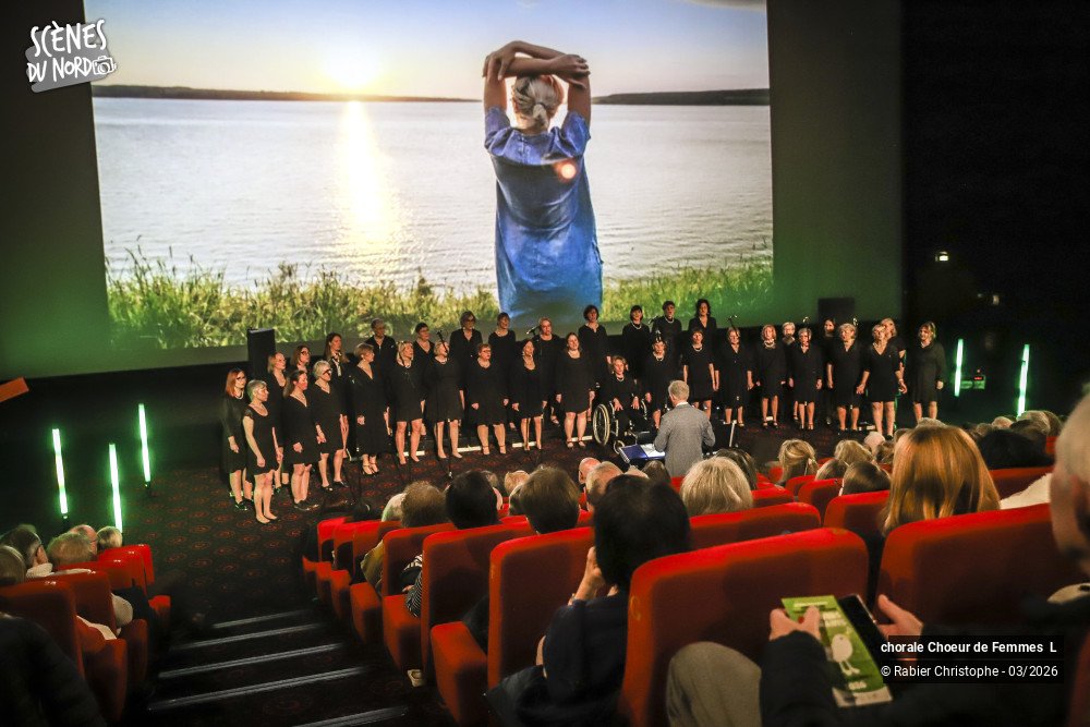 16/20 photos du spectacle Le choeur de Femmes L - L se projette