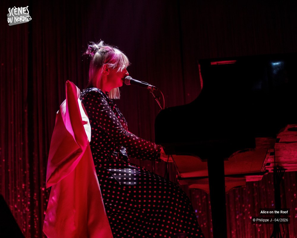 3/12 photos du spectacle Alice on the Roof