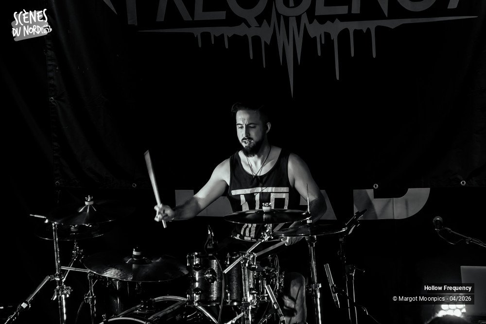 2/8 photos du spectacle Hollow Frequency - Black Lab