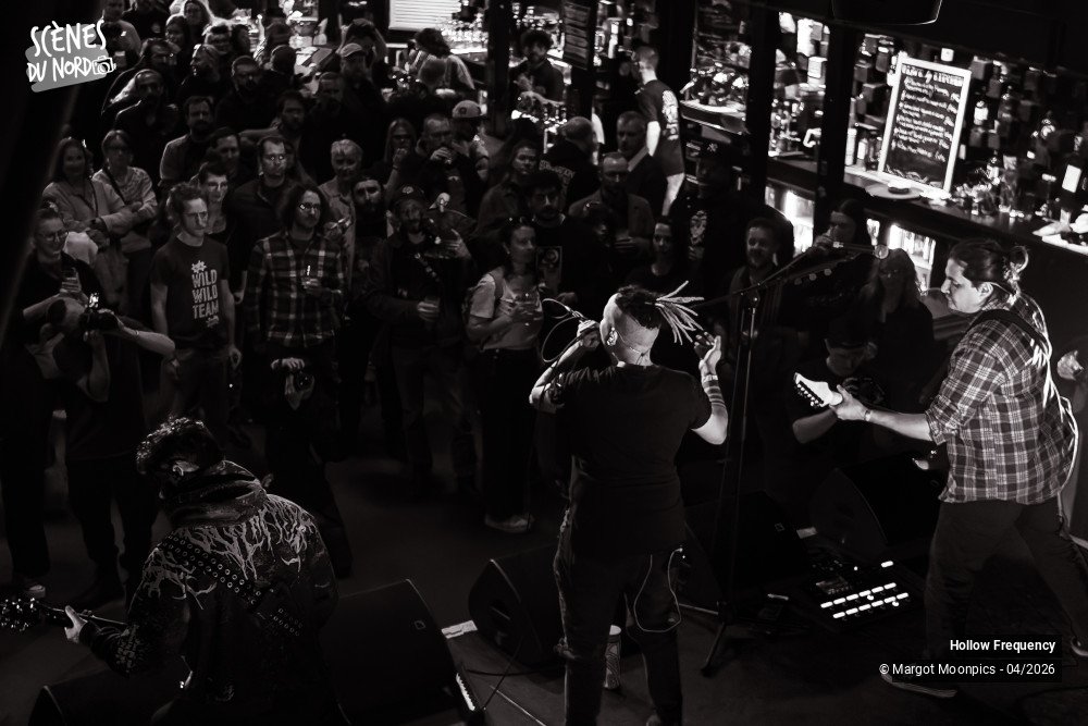 3/8 photos du spectacle Hollow Frequency - Black Lab