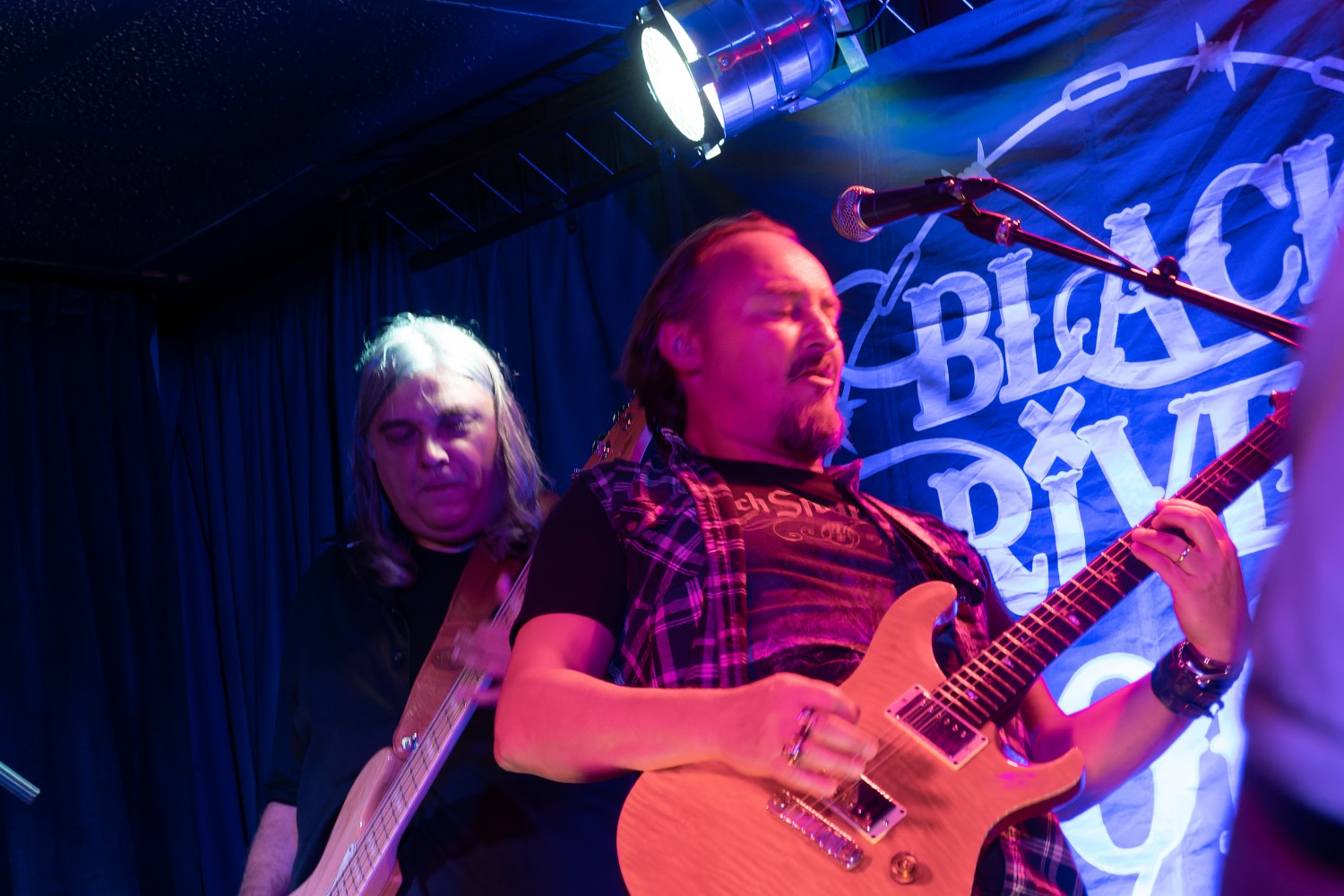 Black river sons à la scène